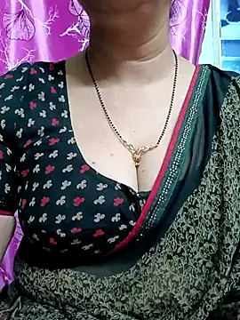 Snapshot of Rosy-B chatting on February 18, 2025, 12:26 am Rosy-B online show from February 18, 2025, 12:26 am