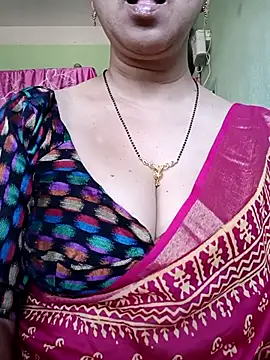 Snapshot of Rosy-B chatting on March 4, 2025, 9:40 am Rosy-B online show from March 4, 2025, 9:40 am