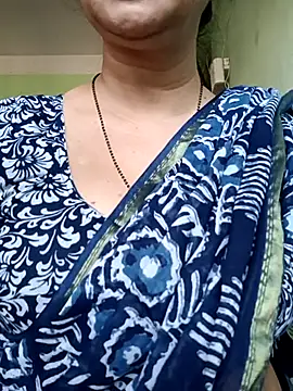 Snapshot of Rosy-B chatting on March 5, 2025, 10:11 am Rosy-B online show from March 5, 2025, 10:11 am