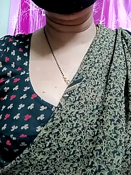 Snapshot of Rosy-B chatting on March 6, 2025, 10:04 pm Rosy-B online show from March 6, 2025, 10:04 pm