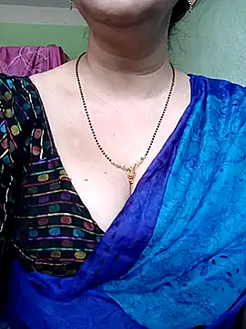 Snapshot of Rosy-B chatting on March 17, 2025, 9:55 am Rosy-B online show from March 17, 2025, 9:55 am