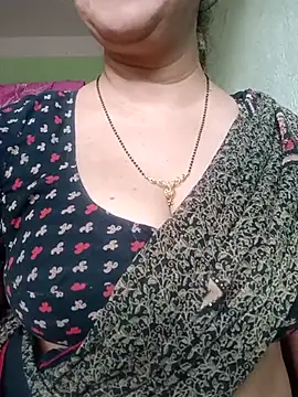 Snapshot of Rosy-B chatting on September 23, 2025, 9:34 am Rosy-B online show from September 23, 2025, 9:34 am