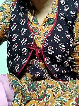 Snapshot of Rosy-B chatting on September 28, 2025, 5:29 pm Rosy-B online show from September 28, 2025, 5:29 pm