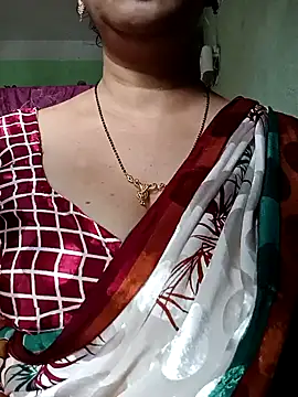 Snapshot of Rosy-B chatting on October 3, 2025, 12:51 am Rosy-B online show from October 3, 2025, 12:51 am