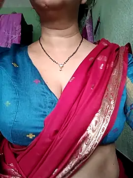 Snapshot of Rosy-B chatting on October 13, 2025, 12:32 am Rosy-B online show from October 13, 2025, 12:32 am