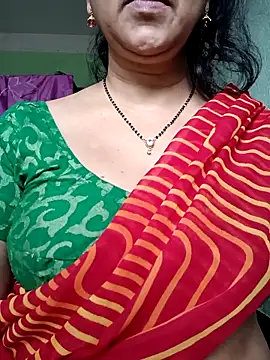 Snapshot of Rosy-B chatting on October 29, 2025, 9:33 am Rosy-B online show from October 29, 2025, 9:33 am