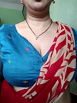 Snapshot of Rosy-B chatting on October 31, 2025, 12:33 am Rosy-B online show from October 31, 2025, 12:33 am