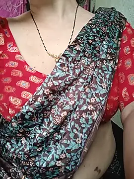 Snapshot of Rosy-B chatting on May 15, 2026, 11:01 pm Rosy-B online show from May 15, 2026, 11:01 pm