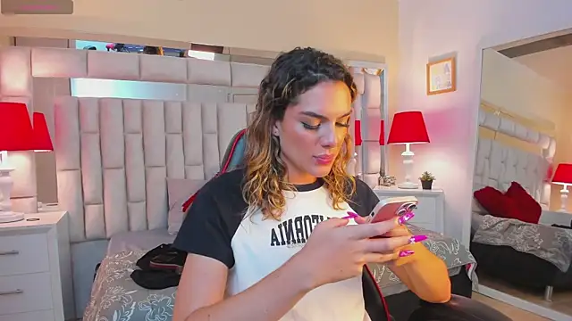 mariiahneedles online show from February 5, 2025, 2:08 am