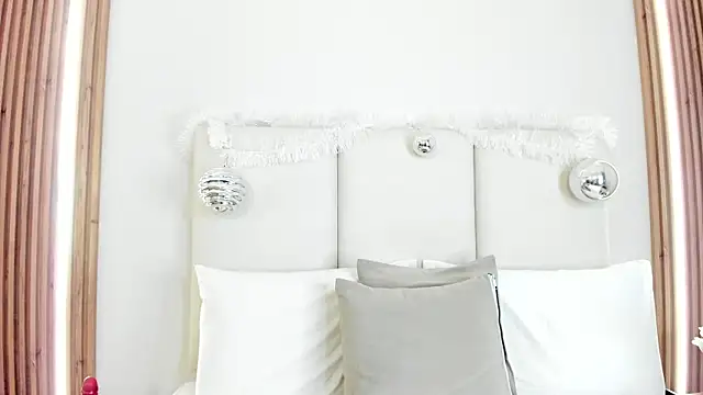 DulceColeman online show from December 19, 2025, 11:23 pm