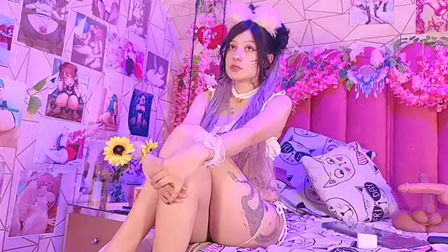 Alicebenett online show from October 19, 2025, 8:53 pm