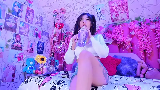 Alicebenett online show from April 5, 2026, 8:39 pm