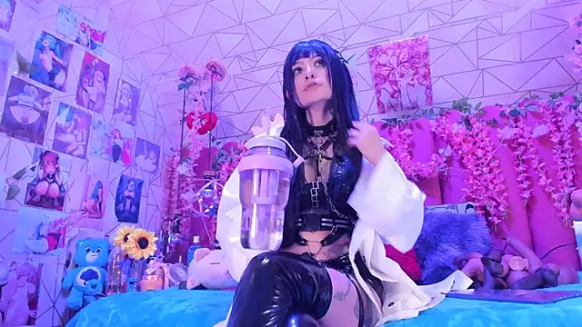 Alicebenett online show from April 16, 2026, 11:18 pm