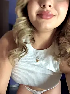 Snapshot of SaraFerreira chatting on September 8, 2025, 11:26 pm SaraFerreira online show from September 8, 2025, 11:26 pm