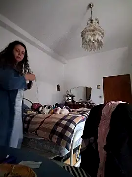 Snapshot of AliceBehind chatting on March 18, 2026, 11:35 am AliceBehind online show from March 18, 2026, 11:35 am