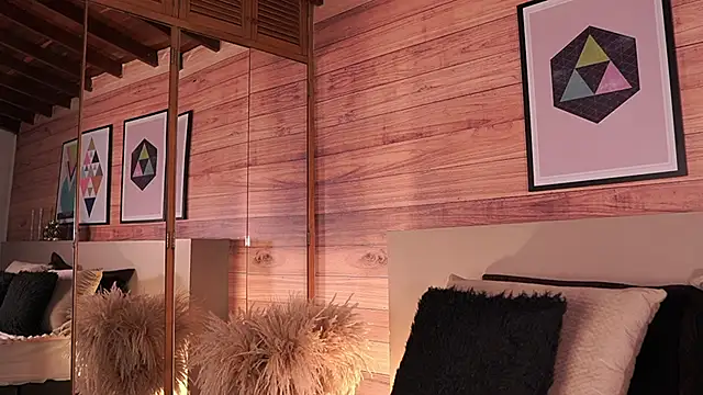 IzzyWild online show from November 21, 2025, 10:47 am