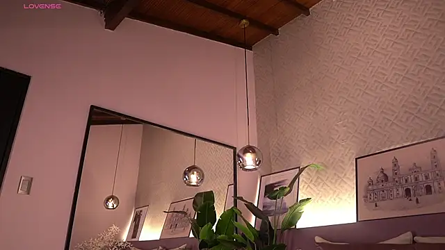 IzzyWild online show from April 19, 2026, 10:58 am