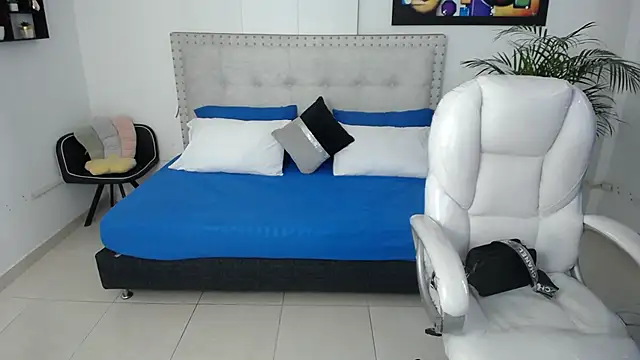 Chiqui milk  online show from January 27, 2025, 7:56 pm