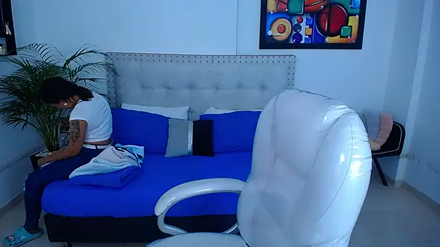 Chiqui milk  online show from February 3, 2025, 7:10 pm