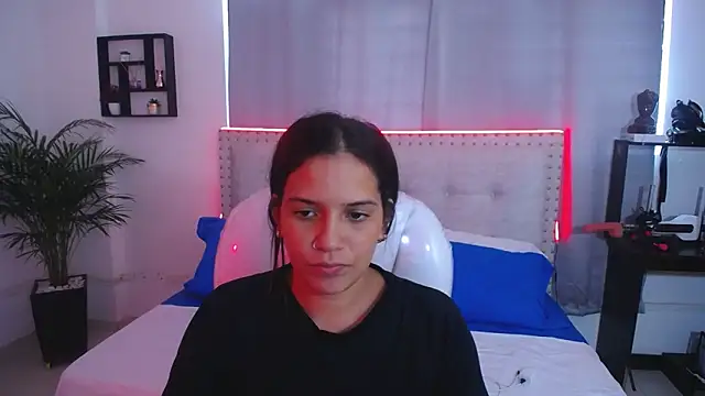 Chiqui milk  online show from March 7, 2025, 8:11 pm