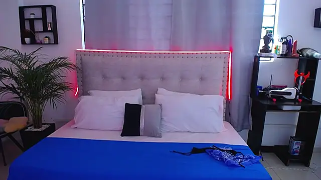 Chiqui milk  online show from March 19, 2025, 7:27 pm