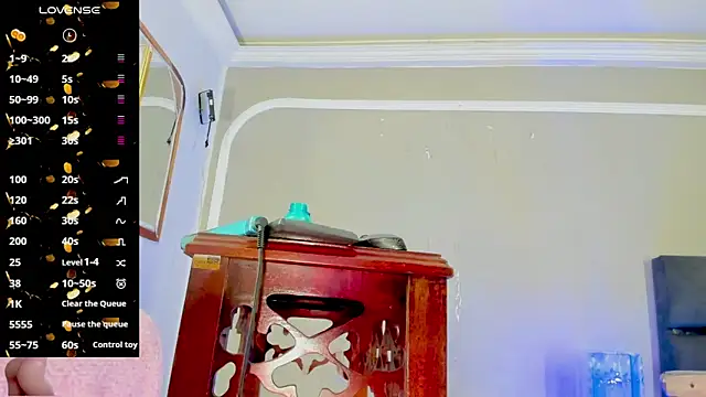 Jimena Grey online show from April 6, 2026, 11:05 pm