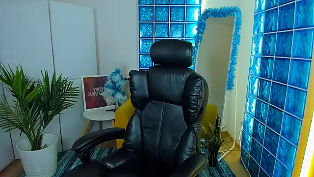 Snapshot of Mia_Cheers chatting on December 13, 2024, 1:44 pm Mia Cheers online show from December 13, 2024, 1:44 pm