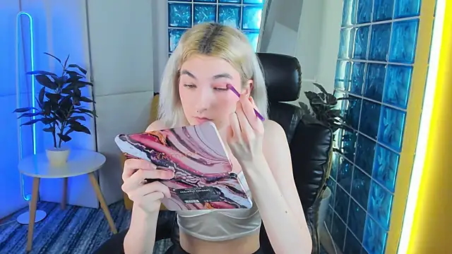 Snapshot of Mia_Cheers chatting on January 22, 2025, 1:42 pm Mia Cheers online show from January 22, 2025, 1:42 pm