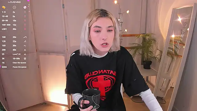 Snapshot of Mia_Cheers chatting on February 13, 2025, 5:22 pm Mia Cheers online show from February 13, 2025, 5:22 pm