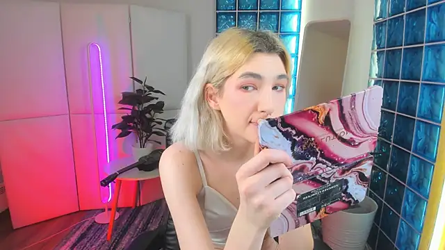 Snapshot of Mia_Cheers chatting on February 25, 2025, 1:50 pm Mia Cheers online show from February 25, 2025, 1:50 pm