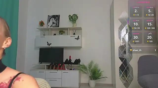 Snapshot of Molliblum chatting on June 3, 2026, 2:19 pm Molliblum online show from June 3, 2026, 2:19 pm