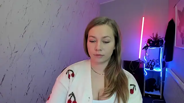 holly xglam online show from January 14, 2026, 8:14 pm