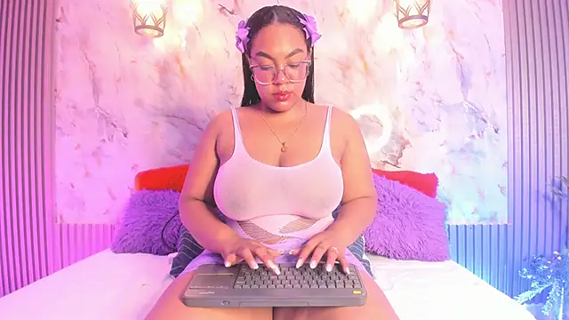 Snapshot of Esmeralda_Duarte chatting on March 14, 2025, 9:35 am Esmeralda Duarte online show from March 14, 2025, 9:35 am