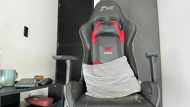 sergiio mesa27 online show from November 11, 2025, 3:01 pm