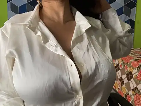 Snapshot of Aishwarya_101_ chatting on February 19, 2025, 9:58 pm Aishwarya 101 online show from February 19, 2025, 9:58 pm