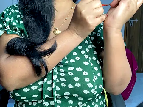 Snapshot of Aishwarya_101_ chatting on November 24, 2025, 4:29 pm Aishwarya 101 online show from November 24, 2025, 4:29 pm