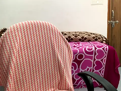 Snapshot of Aishwarya_101_ chatting on December 3, 2025, 2:30 am Aishwarya 101 online show from December 3, 2025, 2:30 am