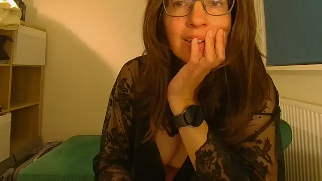 Snapshot of Ella_Next_Door chatting on May 6, 2026, 8:58 pm Ella Next Door online show from May 6, 2026, 8:58 pm
