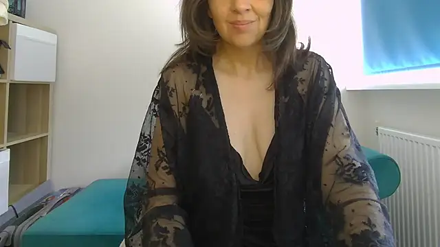 Snapshot of Ella_Next_Door chatting on May 15, 2026, 9:16 am Ella Next Door online show from May 15, 2026, 9:16 am