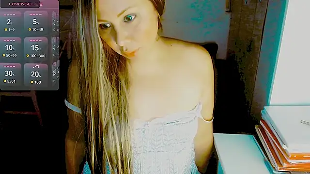 Snapshot of Camil2025 chatting on June 14, 2026, 2:35 am Camil2025 online show from June 14, 2026, 2:35 am