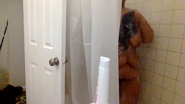 Snapshot of AllLeggs chatting on December 3, 2024, 2:36 am AllLeggs online show from December 3, 2024, 2:36 am