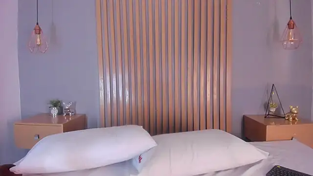 aisha h  online show from October 30, 2025, 9:04 pm