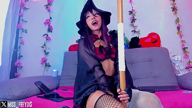 Snapshot of Miss_freydis chatting on February 10, 2025, 4:08 am Miss freydis online show from February 10, 2025, 4:08 am