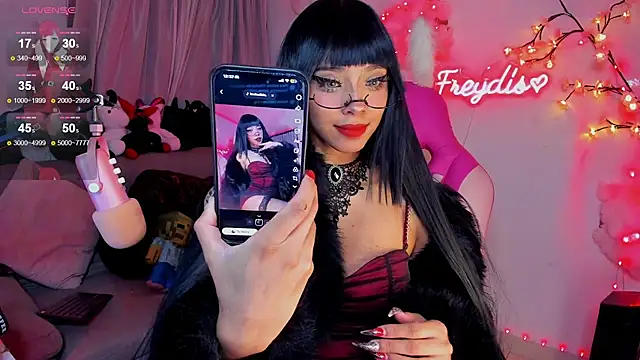 Snapshot of Miss_freydis chatting on May 5, 2026, 5:37 am Miss freydis online show from May 5, 2026, 5:37 am