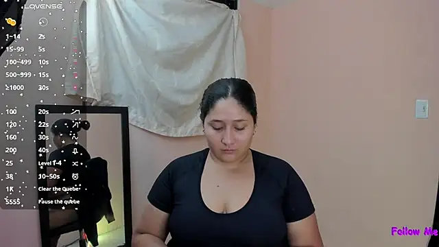 cherrycurvyyy online show from December 15, 2025, 7:18 pm