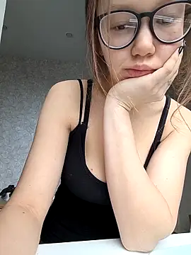  AnMiss  online show from December 3, 2025, 9:07 am