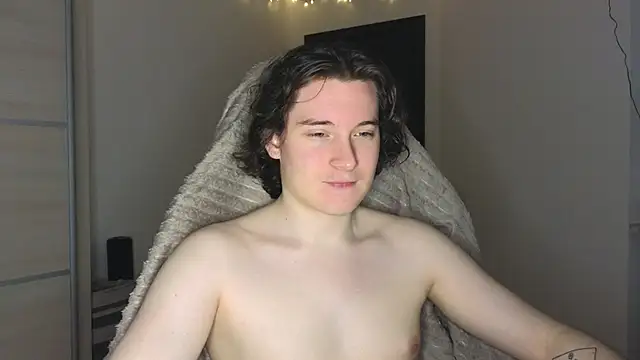 MoreRealAlex online show from November 13, 2025, 9:58 pm