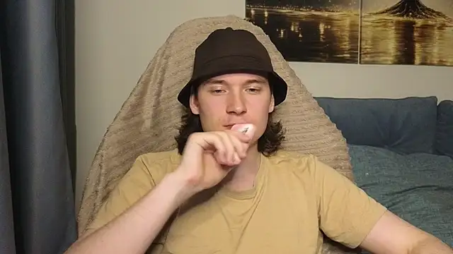 Snapshot of MoreRealAlex chatting on June 25, 2026, 11:53 pm MoreRealAlex online show from June 25, 2026, 11:53 pm