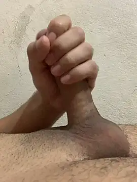 Snapshot of rodrig3105 chatting on February 22, 2025, 2:28 am rodrig3105 online show from February 22, 2025, 2:28 am