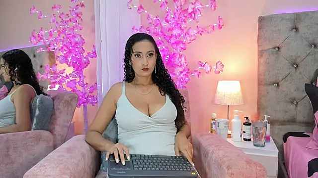 Snapshot of Holyjacky_ chatting on January 21, 2025, 1:00 pm Holyjacky online show from January 21, 2025, 1:00 pm